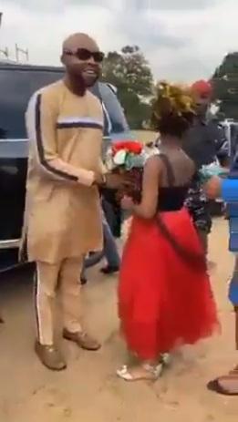 Pastor makes grand entrance with convoy & heavily-armed escorts in Aba (Video)