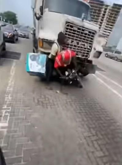 Dispatch rider almost gets crushed by truck while collecting money from Naira Marley (Video)