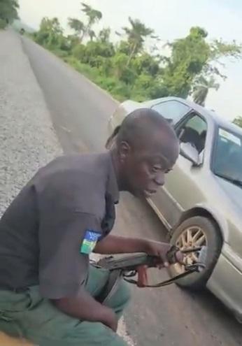 "I want cash, how will your sorry feed me" - Policeman caught on tape requesting for bribe (Video)