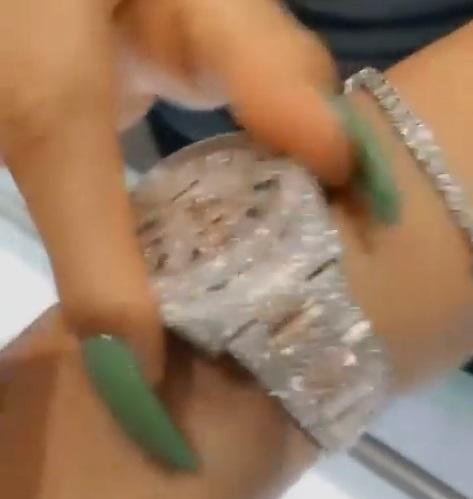 Nengi flaunts huge stash of money & new diamond-encrusted watch (Video)