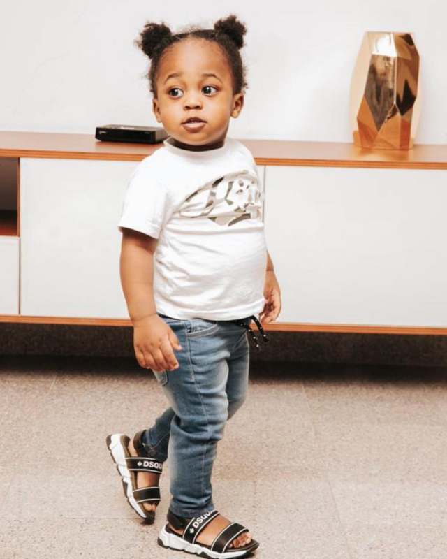 Davido allegedly gifts son, Ifeanyi new Range Rover SUV days after buying same for daughter