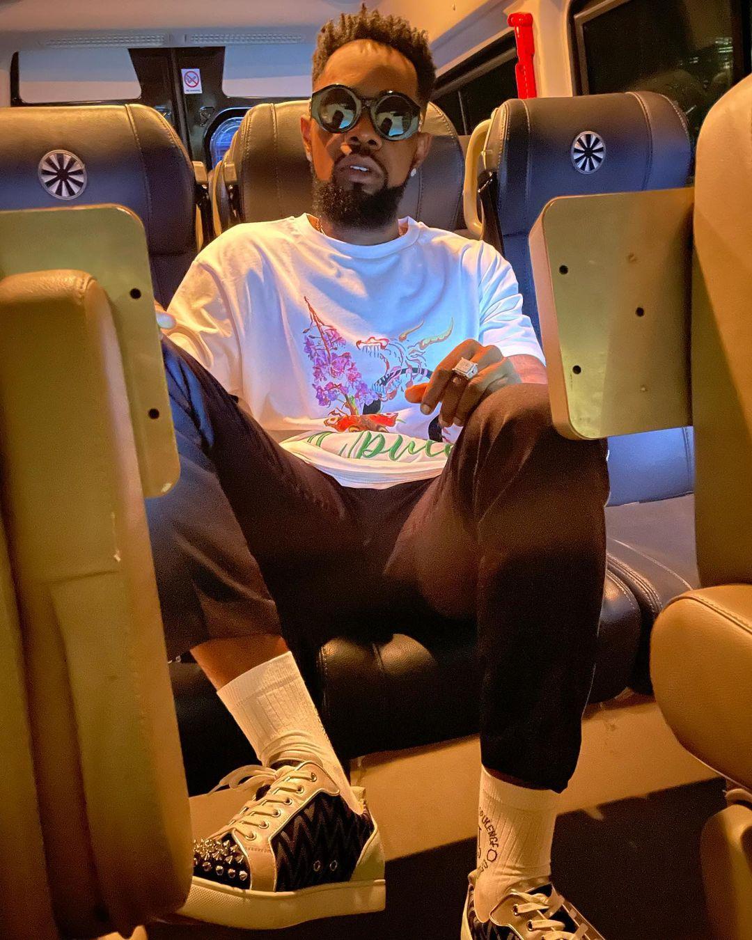 Watch moment Burna Boy gifted Patoranking #1M cash as a birthday gift (Video)