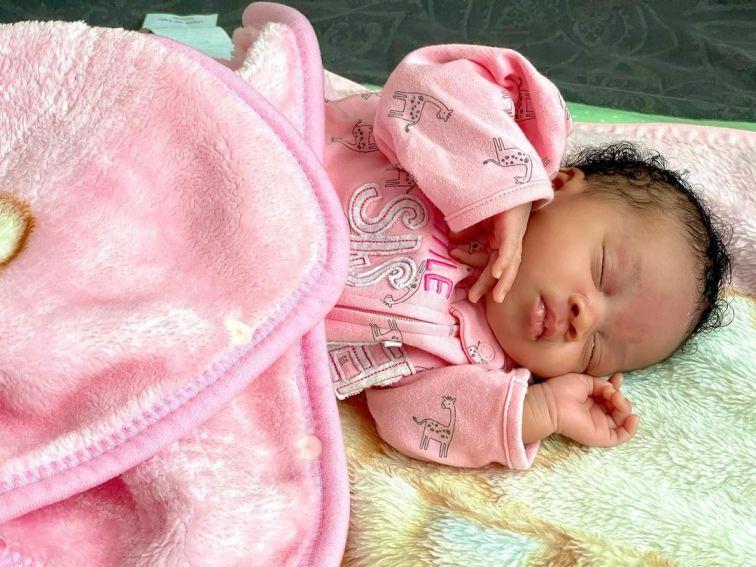 "Say hello to my beautiful bunny" - Uche Ogbodo says as she reveals baby's face for the first time