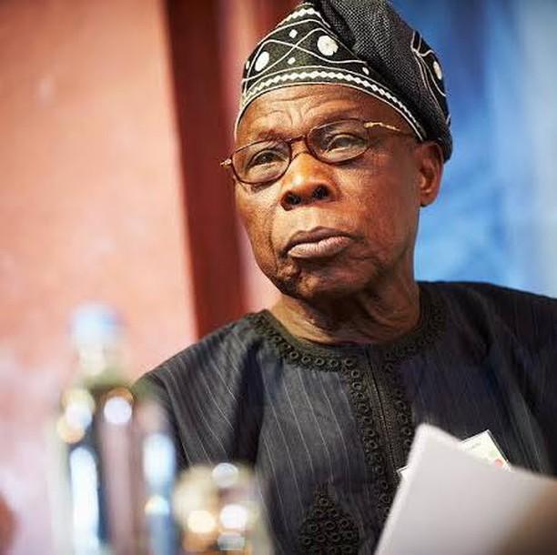 Former Nigeria President, Olusegun Obasanjo shows off his dance step (Video)