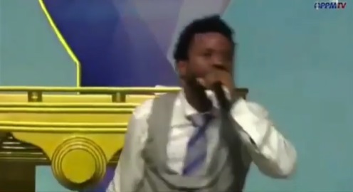 Pastor allegedly performs credit alert miracle, members receive $5000 and more (Video)