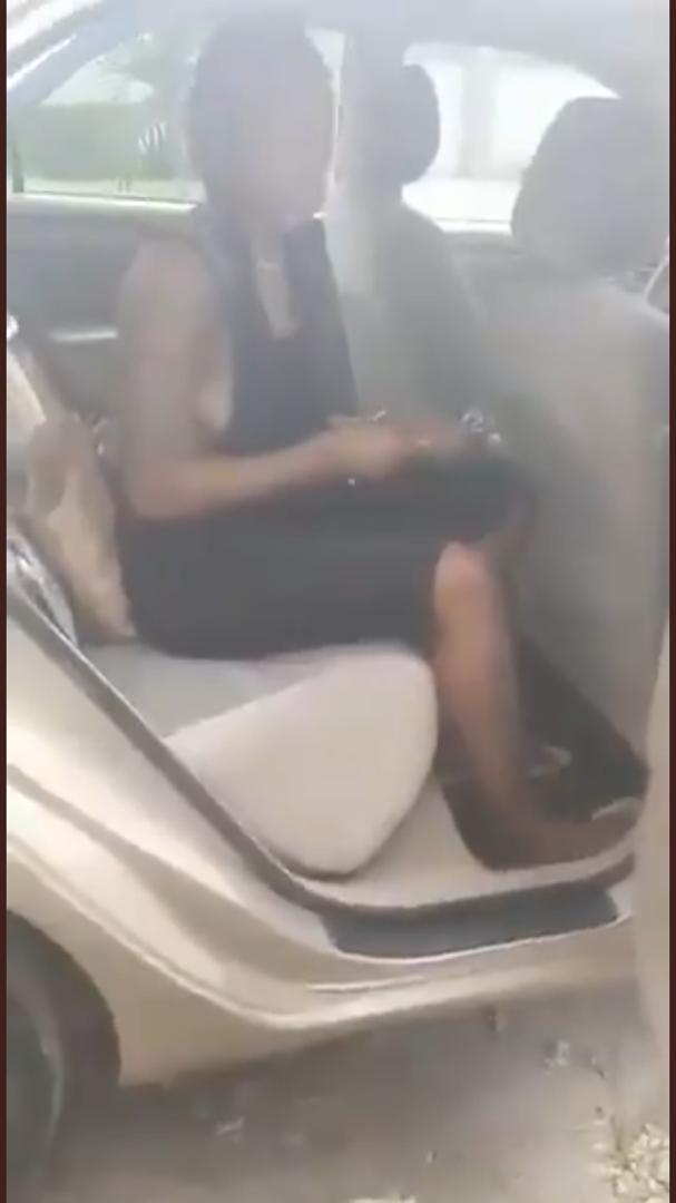 Lady left in shame after boyfriend refuses to pick call to pay N2100 transport fare (Video)