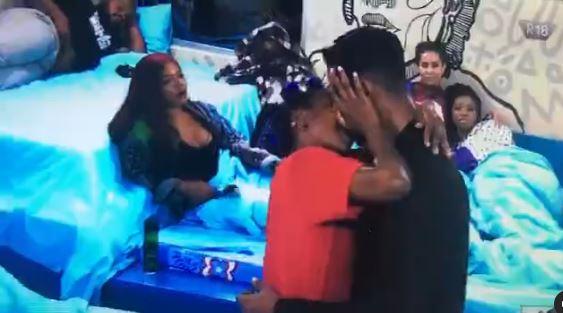 "He don swallow at least two rings" - Reactions as Arin kisses Yousef during Truth or Dare game