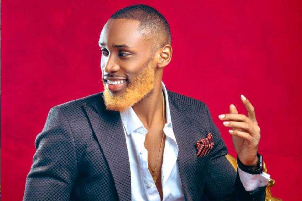 #BBNaija: Moment Liquorose and Emmanuel share a kiss (Video)