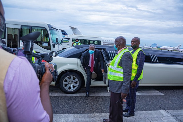 Deeper Life’s Pastor Kumuyi under fire after arriving crusade in an exotic limousine