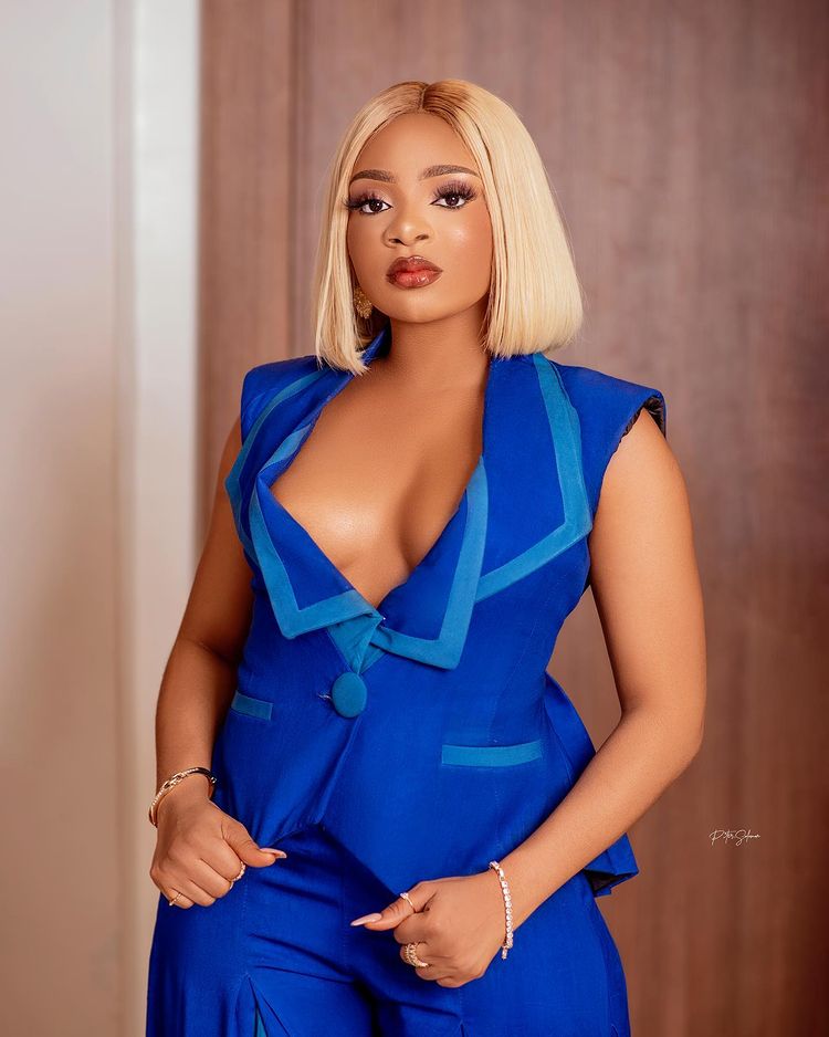 "It's just for friendship" - Shippers clarifies as they gift WhiteMoney, Queen loads of gifts (Video)