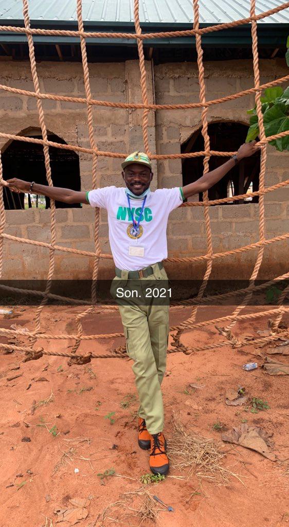 Graduate recreates father's NYSC photo from 30 years ago