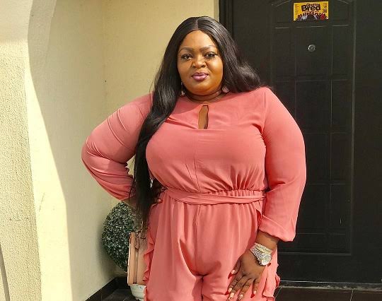 Eniola Badmus money rain Khloe birthday party