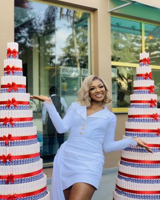 Liquorose Fans Money Cakes