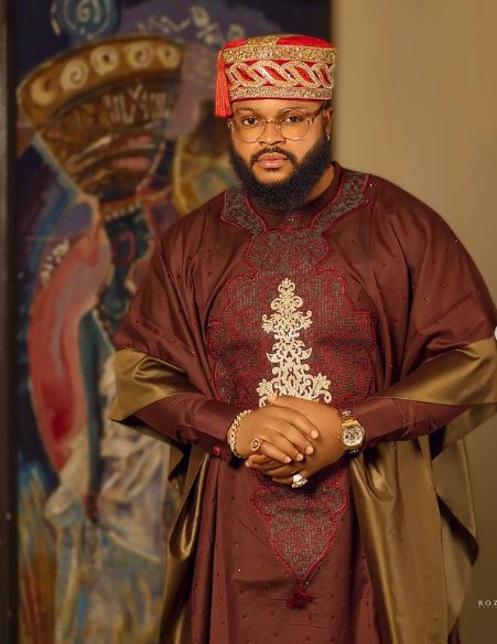 Fans Whitemoney Naira notes