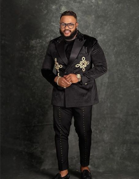 Whitemoney Lady Fans Unknown