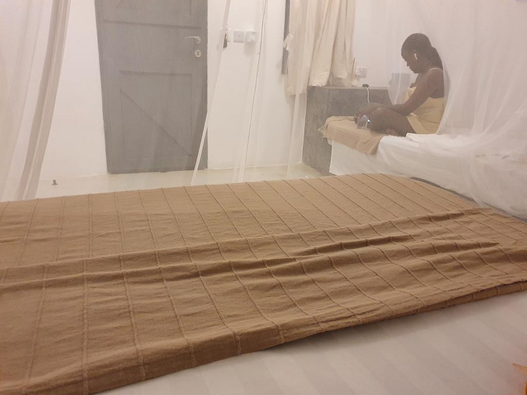 Man narrates encounter with lady who refused to sleep on same bed with him after paying her flight, hotel