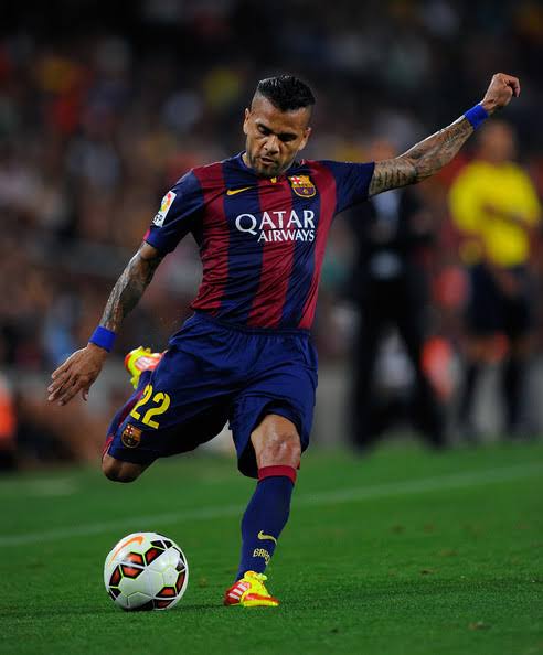 Dani Alves completes sensational Barcelona return