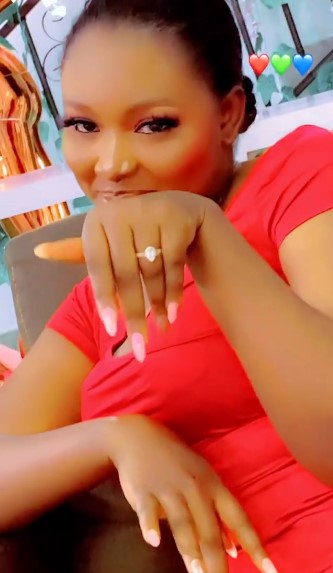 Mo Bimpe flaunts engagement ring Lateef Adedimeji