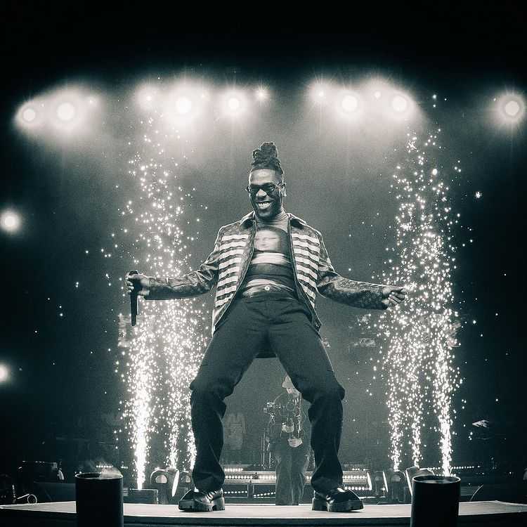 If you jump come stage, I fit enter you normally - Burna Boy jokingly sounds warning during concert (Video)
