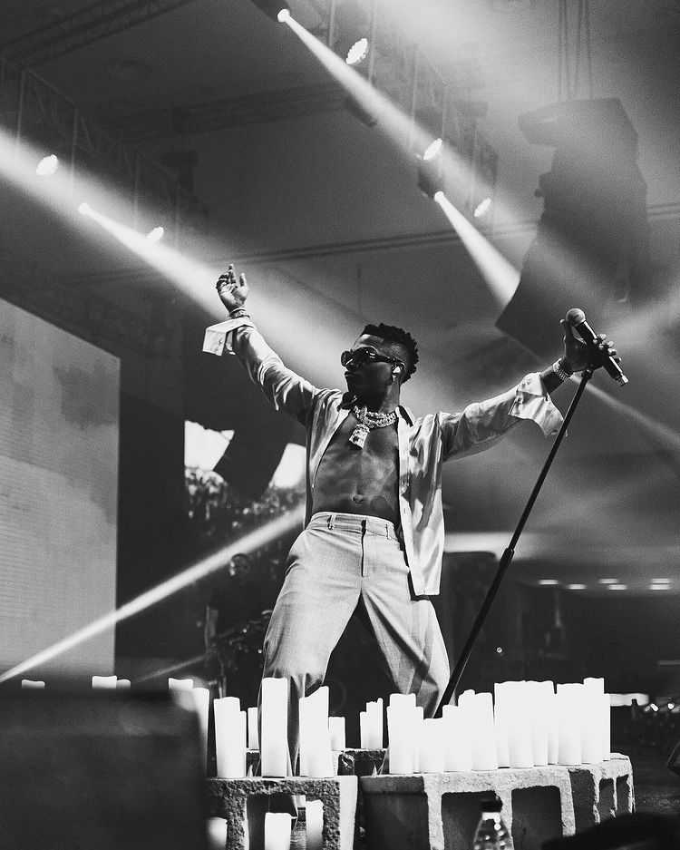 “It’s all love, Ghana and Nigeria we are one" - Wizkid quenches brawl during sold-out concert in Ghana (Video)