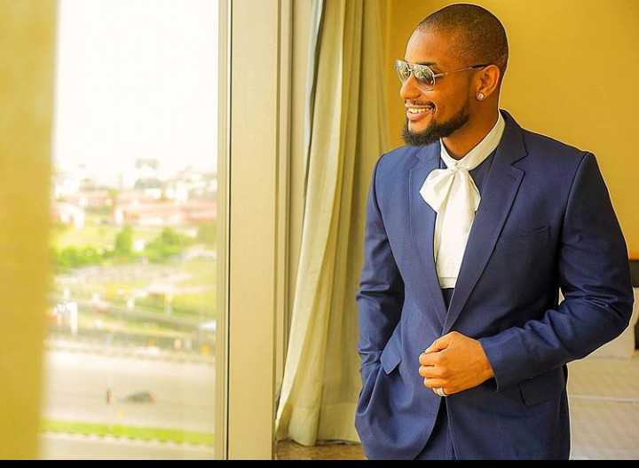 Nollywood actress Onyii Alex, has gifted the sum of 150, 000 Naira to the mother of her colleague, Alexx Ekubo