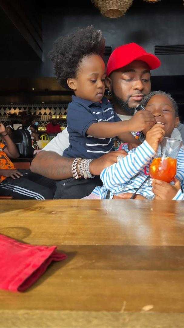 Unlike the one wey dey select children - Davido applauded for impartial care following hangout with Imade, Ifeanyi (Video) 