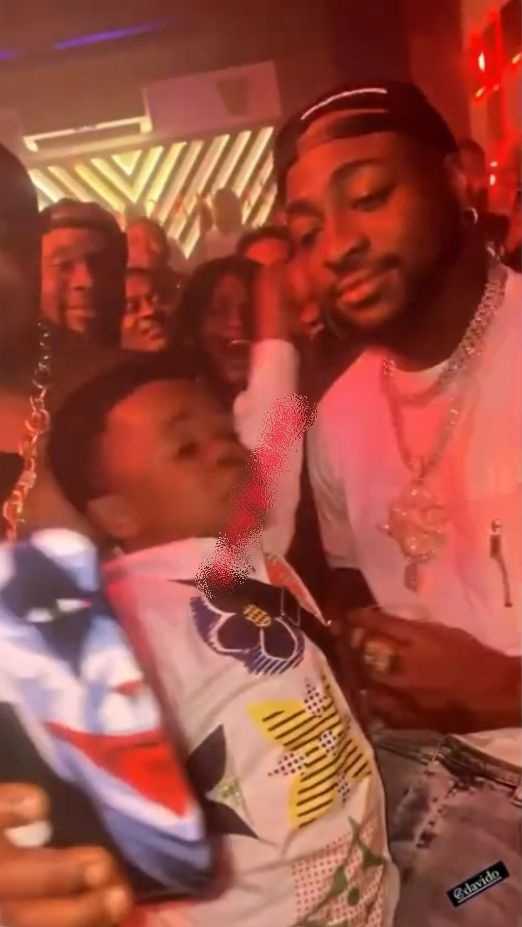 Fan burst into tears after meeting Davido in Asaba (Video)