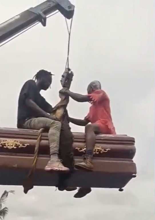 Man receives unusual burial arrangement from friends (Video)