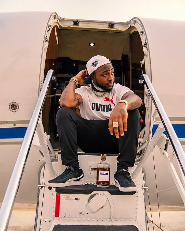 Singer Davido shows off body