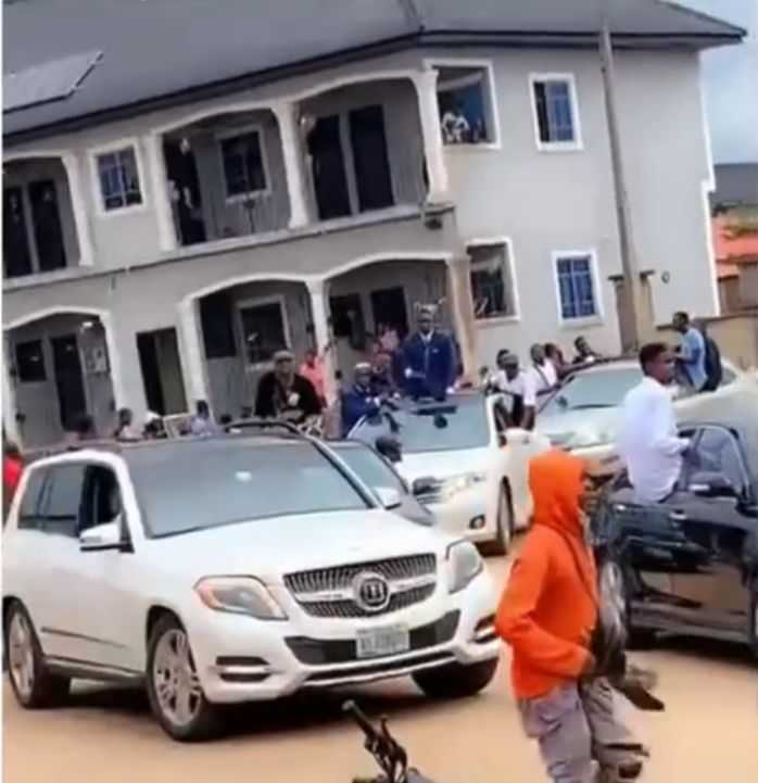 Na ur fellow woman parts dem dey ride - Reactions as Delta Polytechnic students celebrate gradutation with fleet of cars (Video)