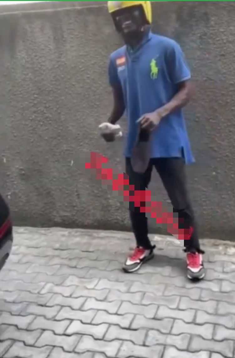 "Must you record?" - Cross and cousin dragged over shoe gifts to despatch rider (Video)