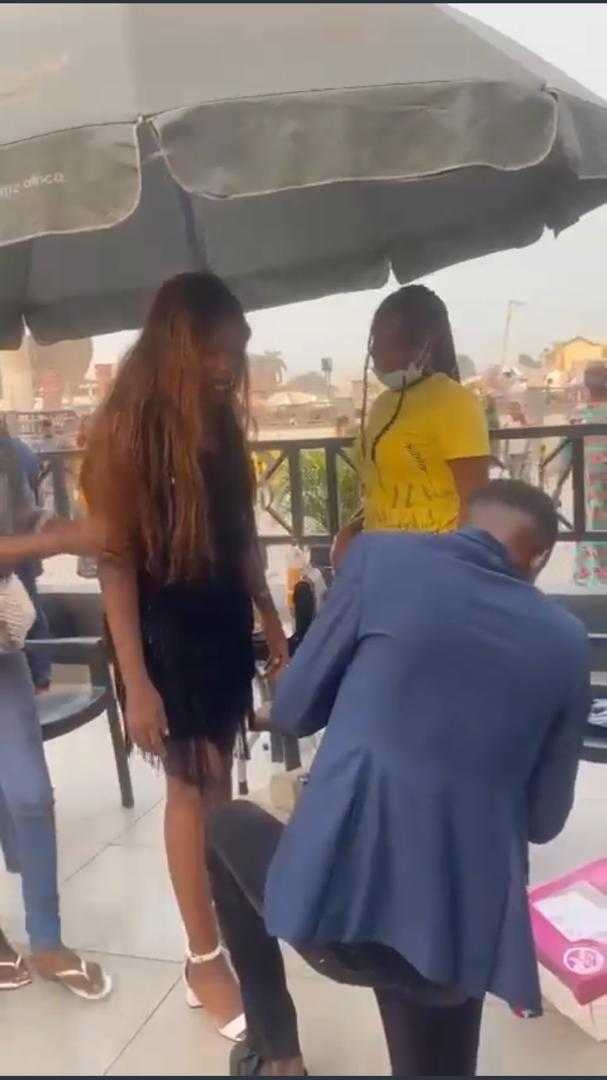 "Do you think I am just any type of girl" - Lady says as she gives man resounding slaps for proposing to her (Video)