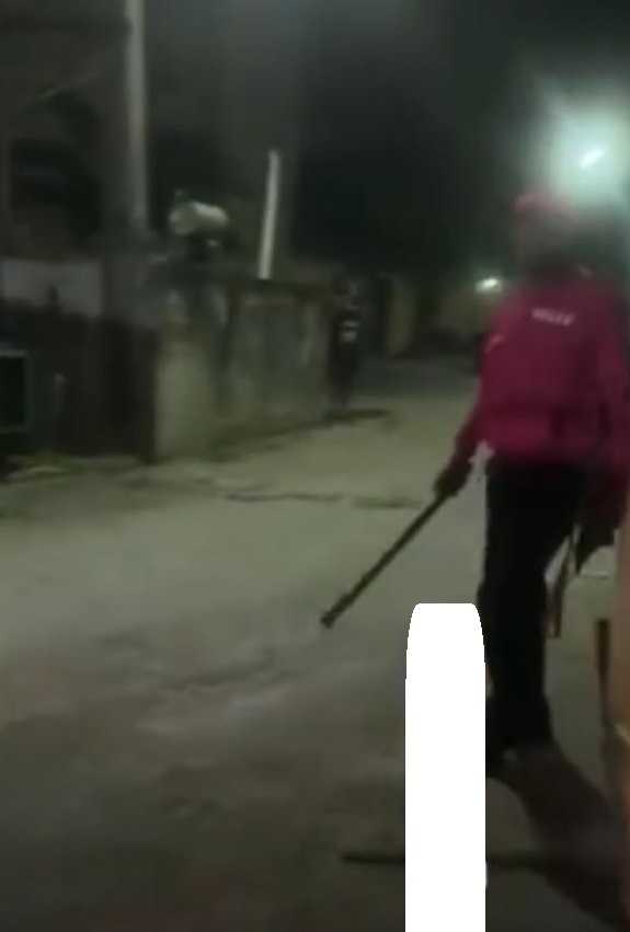 NDLEA officers break into Zinoleesky and Mohbad’s house at midnight, manhandle singers (Video)