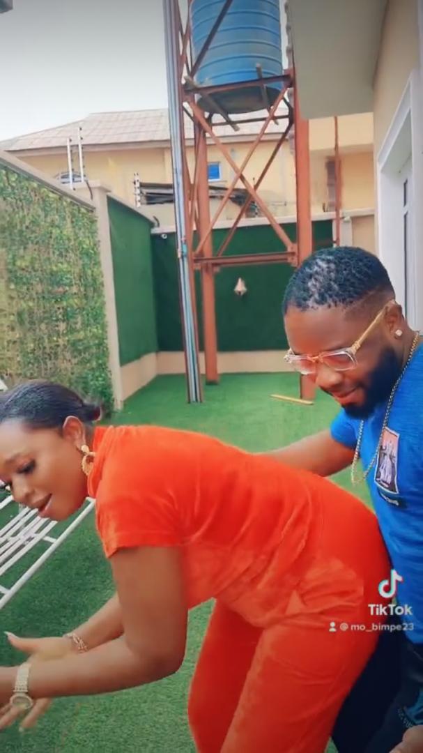 Lateef Adedimeji reacts as wife gives colleague a 'close-up dance' (Video)