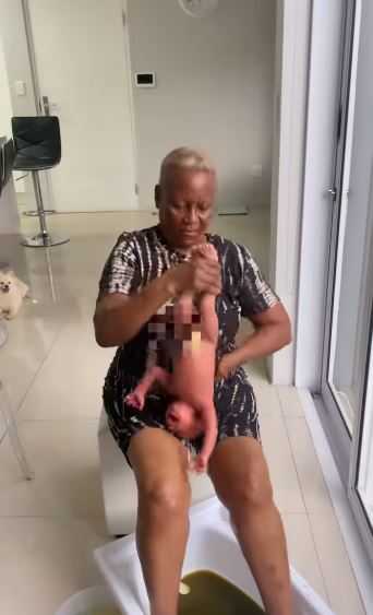 Omashola Fiancee Mother massage