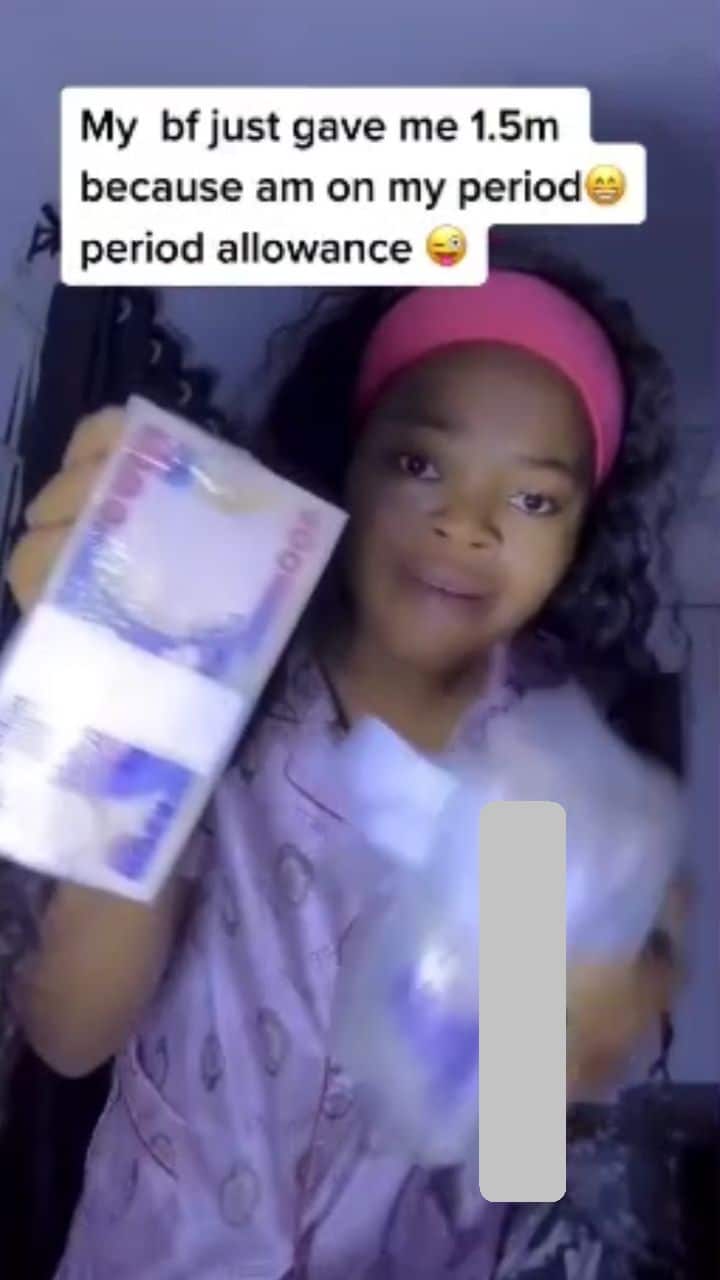 Lady shows off N1.5M period allowance received from boyfriend (Video)