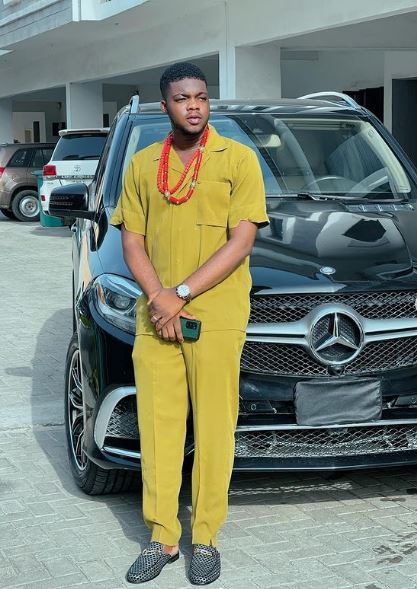 Cute Abiola video side-chic