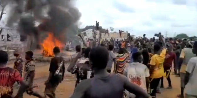Man stoned, burnt to death by Islamic extremists over blasphemy in Abuja [Video]
