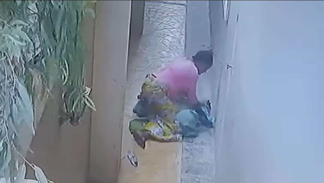 Housemaid caught on tape attempting to suffocate colleague four days after employment (Video) 