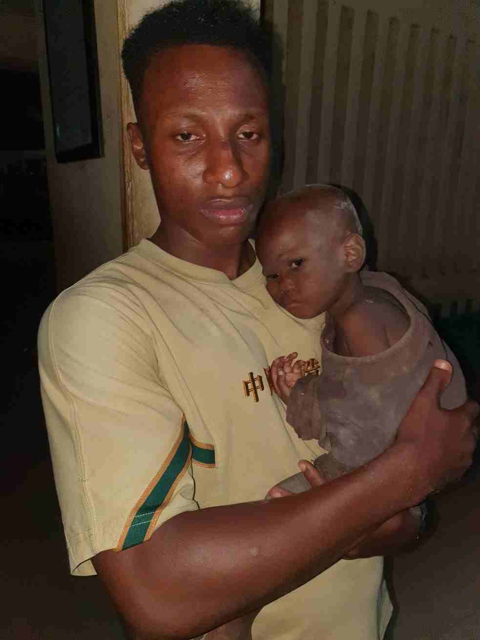 Man melts hearts after rescuing 2-year-old girl abandoned by mentally challenged mother in Enugu