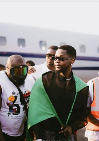 Davido, others, react as Kizz Daniel touches down Benin Republic for concert a day before following Tanzania's saga (Video)