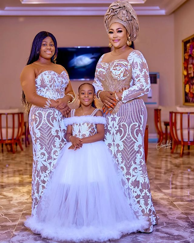Mercy Johnson and others gush over Uche Elendu's family photo