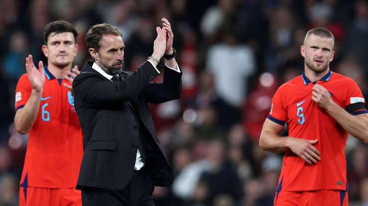 Gareth Southgate reacts to Harry Maguire & Nick Pope's mistakes