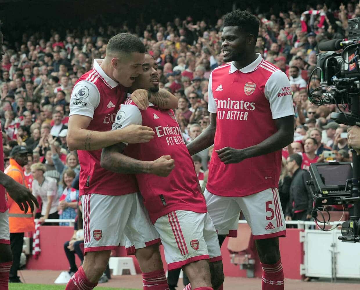 Arsenal ends Tottenham unbeaten start in Premier League