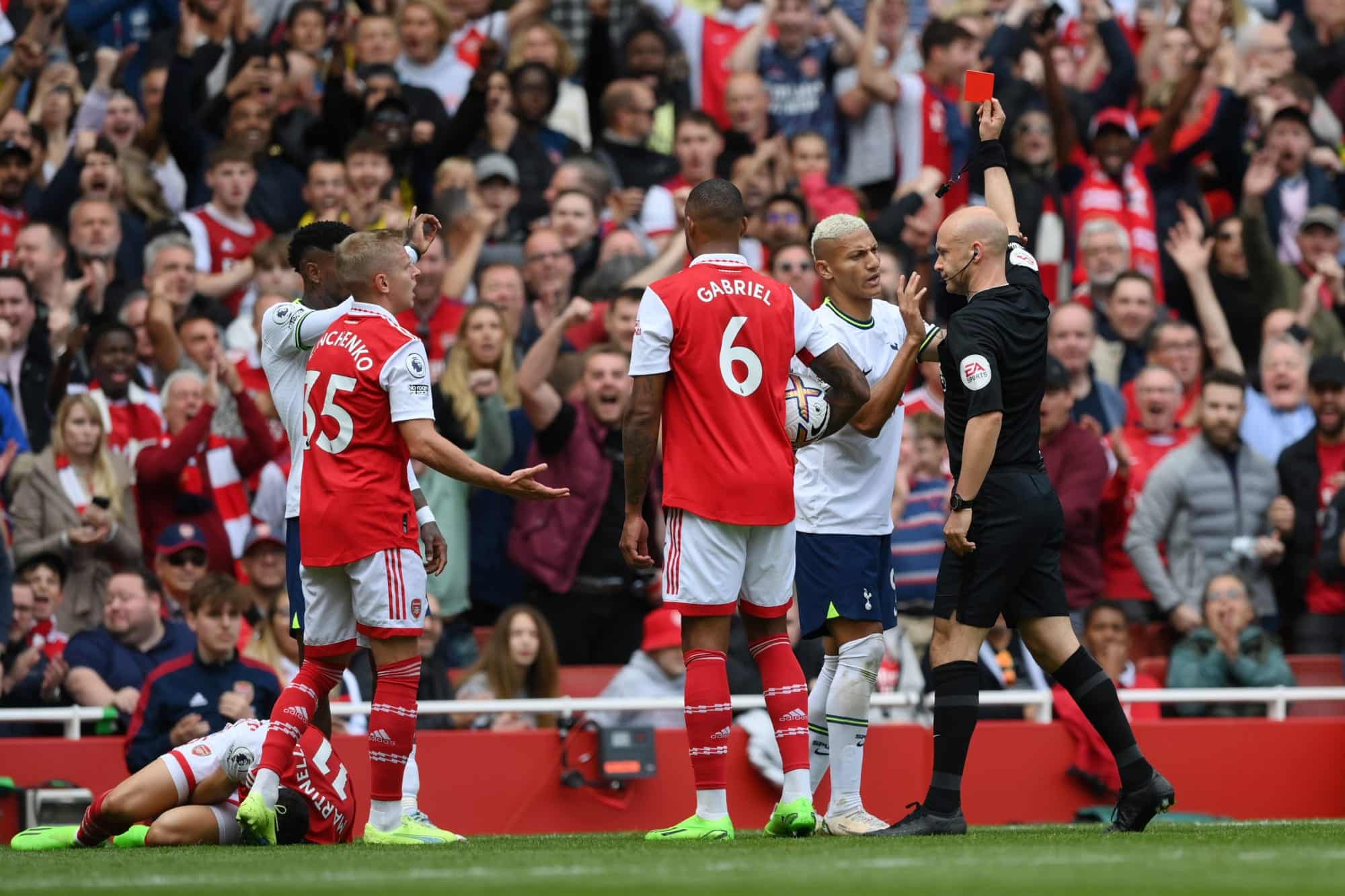 Arsenal ends Tottenham unbeaten start in Premier League