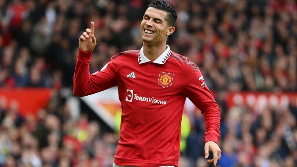 Ronaldo trains with U-21s after being dropped from Manchester United squad