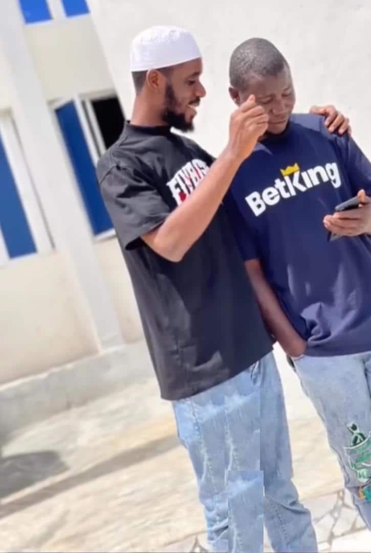 Man shares touching story of how best friend stood by him when hospitalized (Video)