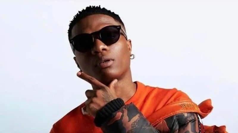 Wizkid FC goes on rampage as media personality refers to singer as 'immature' for broke shaming other singers