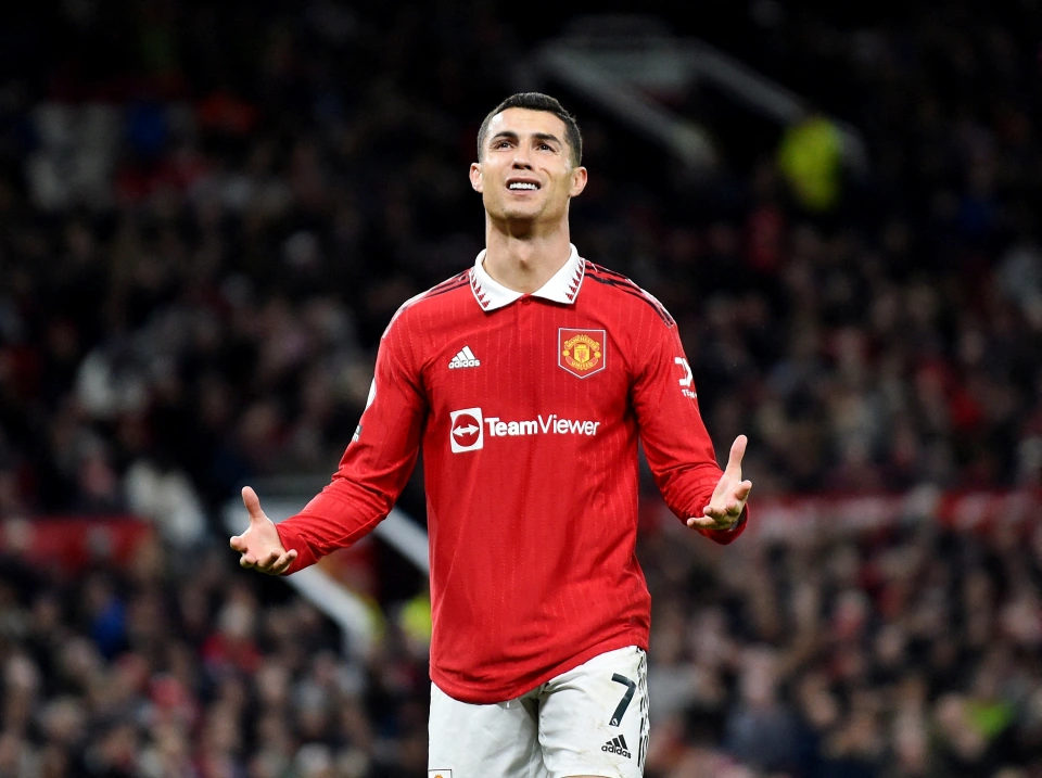 Cristiano Ronaldo 'offered a three-year contract worth £186 million' after being dropped by Manchester United