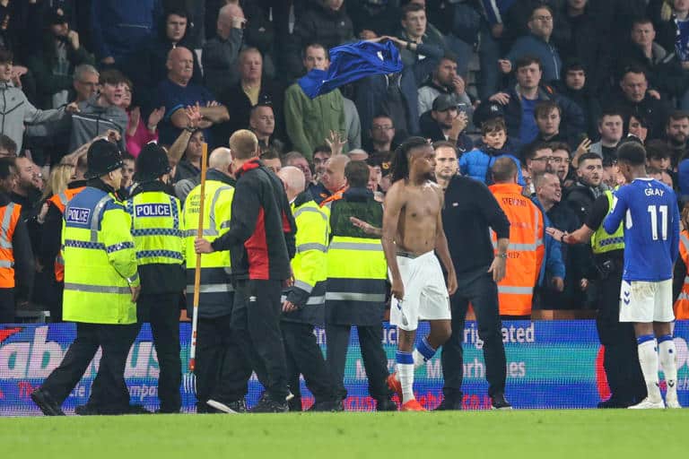 Everton fans throw Iwobi’s shirt back at him after Bournemouth defeat